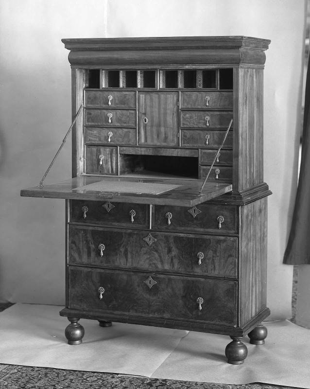 Fall-Front Desk