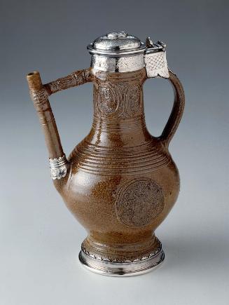 Jug with bridge spout