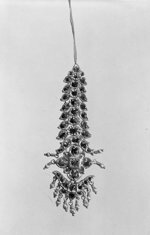 Hair ornament
