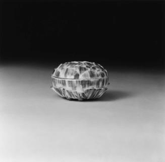 Covered box in the form of a rose