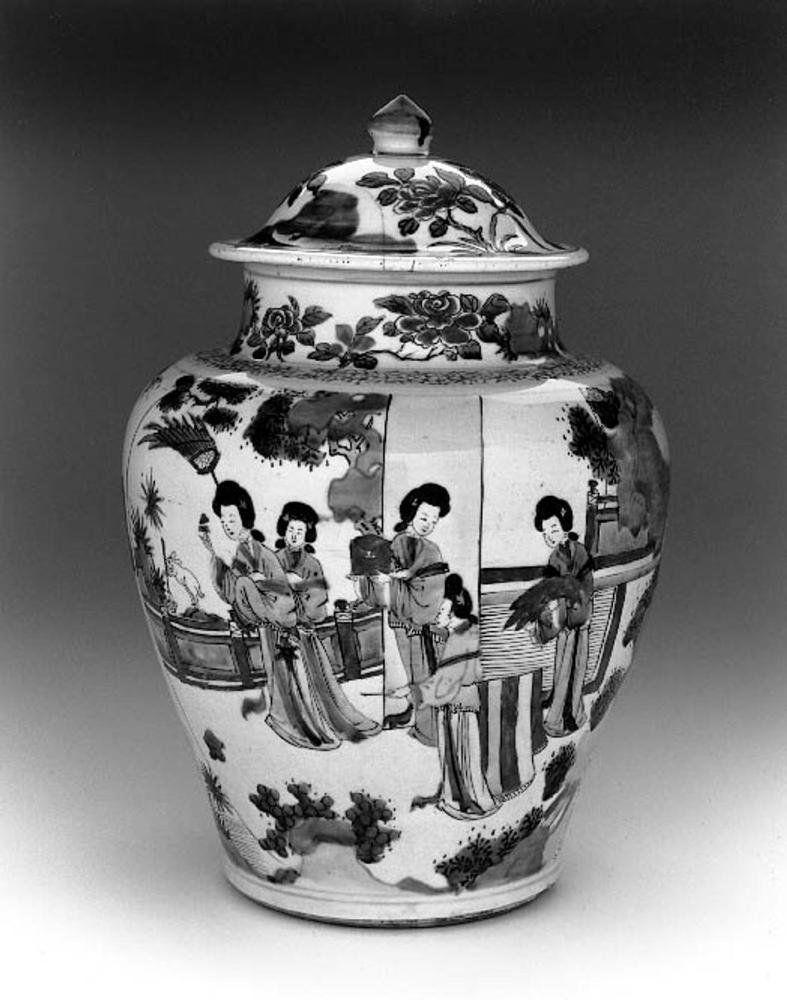 Covered jar with polychrome overglaze enamel decoration of Chang'e