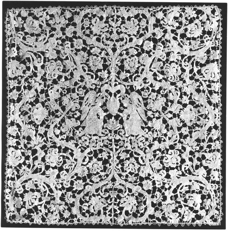 Monstrance Strand lace