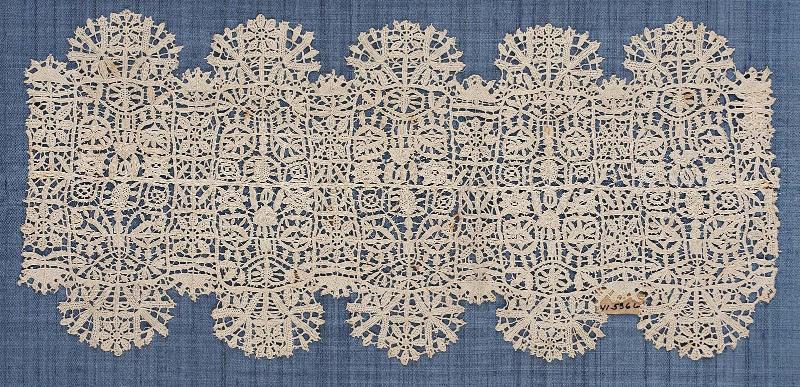 Edging pieces (one of three pieces)