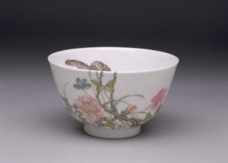 Wine cup with overglaze enamel decoration