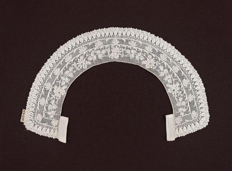 Small circular collar
