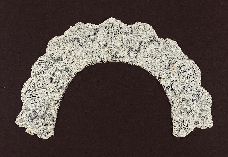 Small round collar