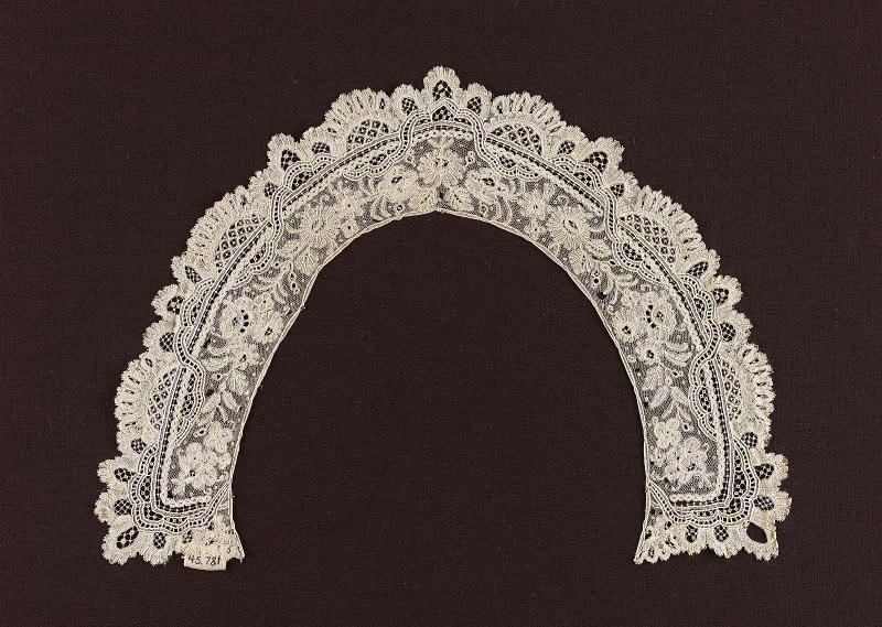 Small round collar