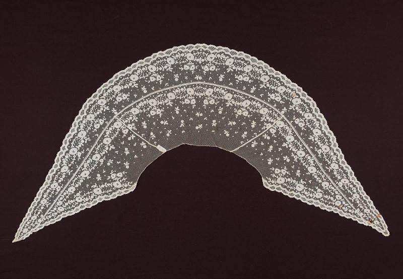 A lace cape