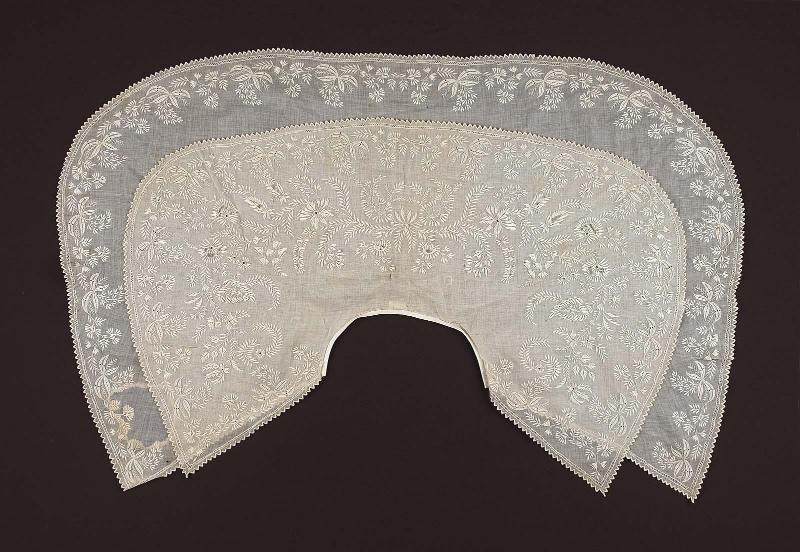 A muslin double cape