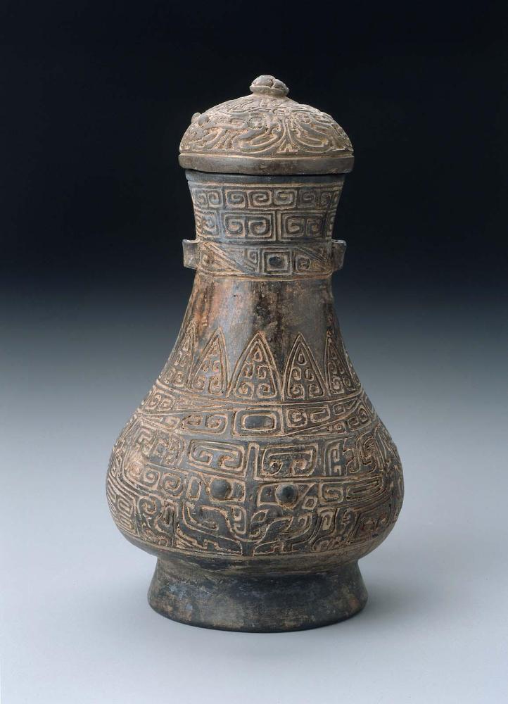 Covered ritual wine vessel (hu)