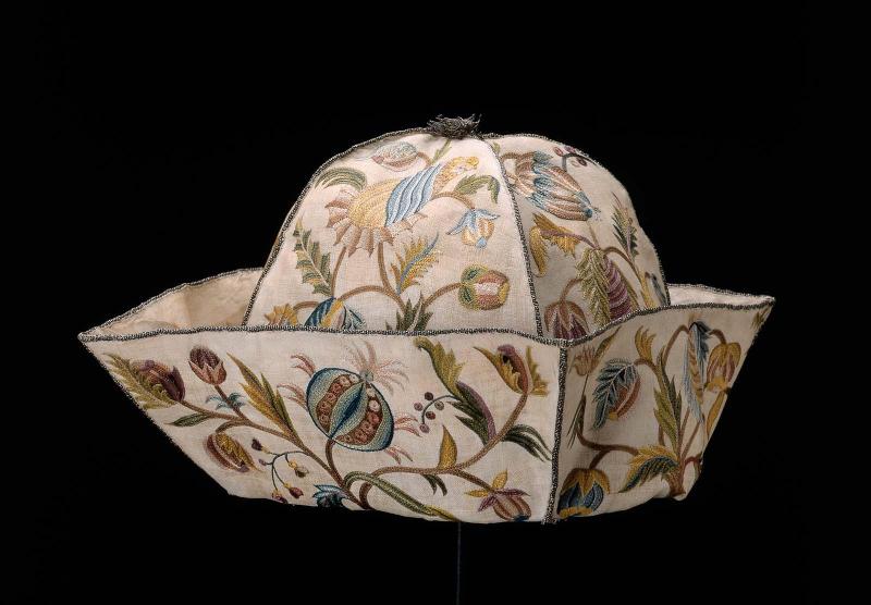 Man's negligee cap