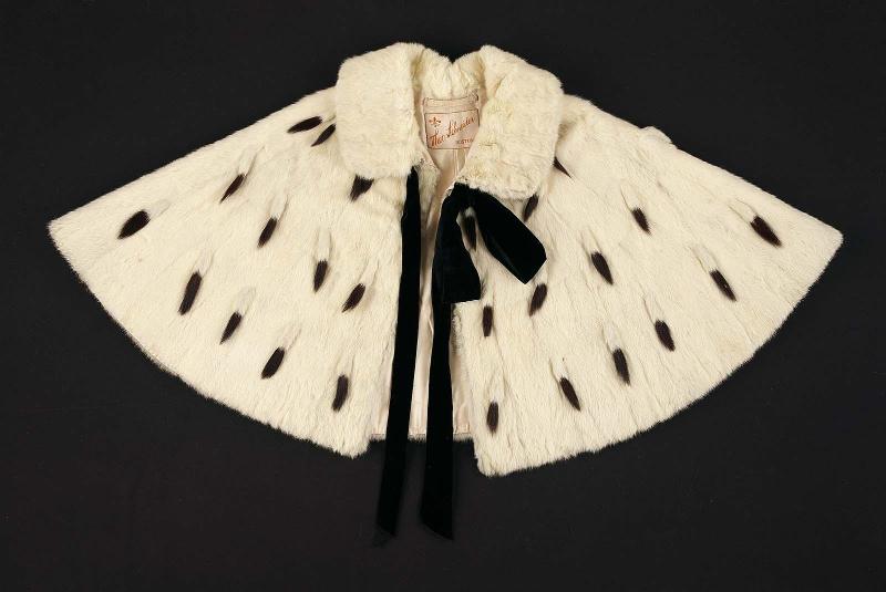 Woman's shoulder cape