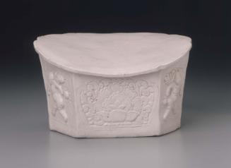 Seven-sided pillow with figures of horsemen