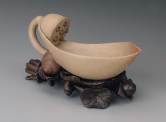 Water dropper in the shape of a lotus petal