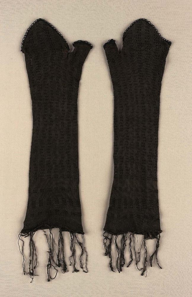 Pair of women's mitts