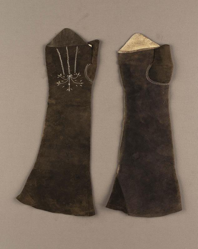 Pair of women's mitts