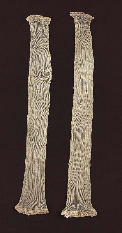 Pair of women's mitts