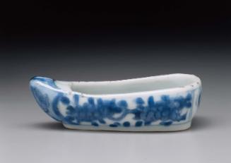 Wine cup in the shape of a shoe