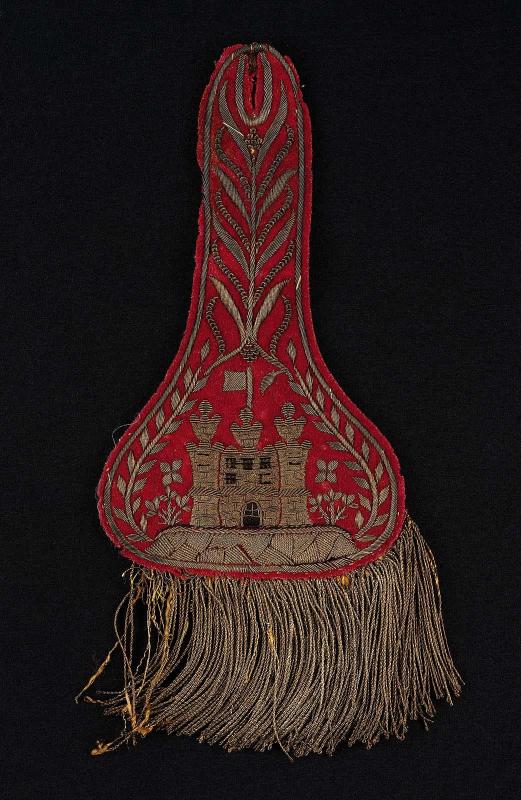 Embroidered épaulette