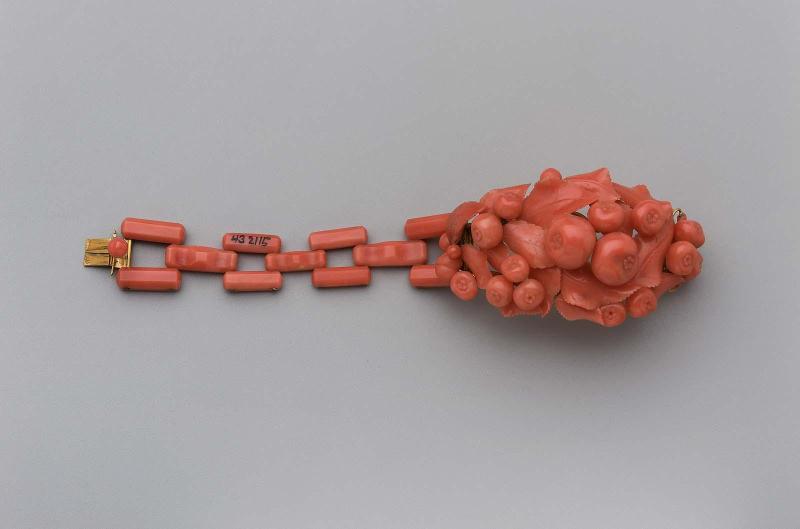 Suite of jewelry in three parts (bracelet)