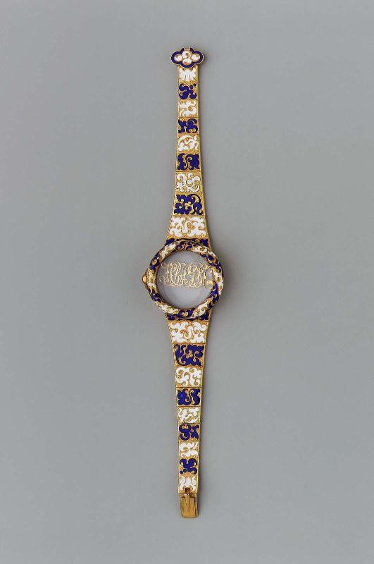 Bracelet with crystal locket