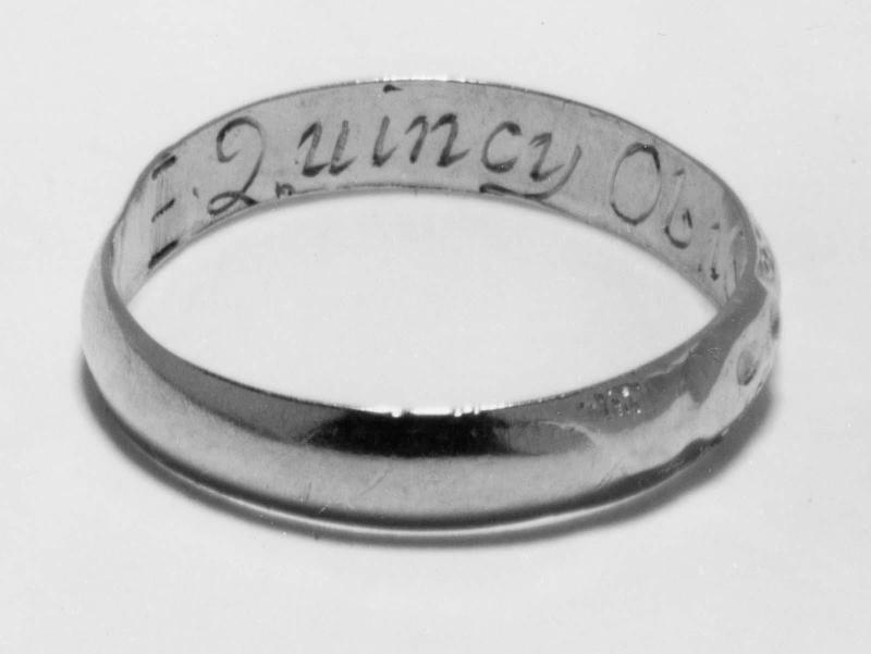 Gold mourning ring