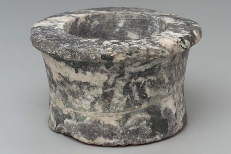 Concave cylindrical bowl