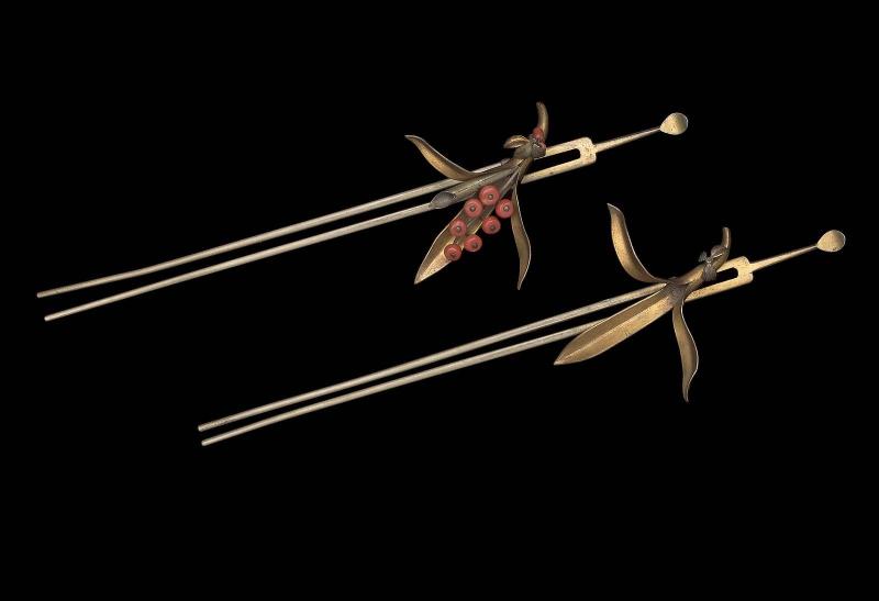 Hairpins with coral decoration