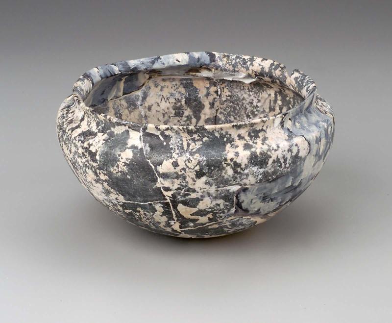 Carinated bowl