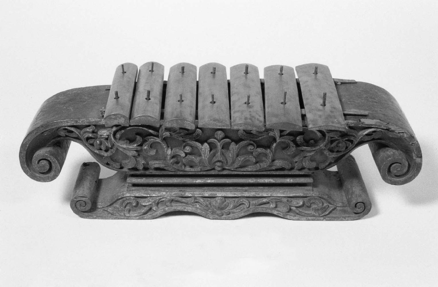 Metallophone (saron barung)