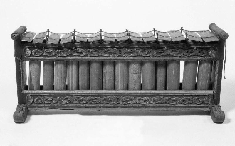 Metallophone (gender barung [bem])