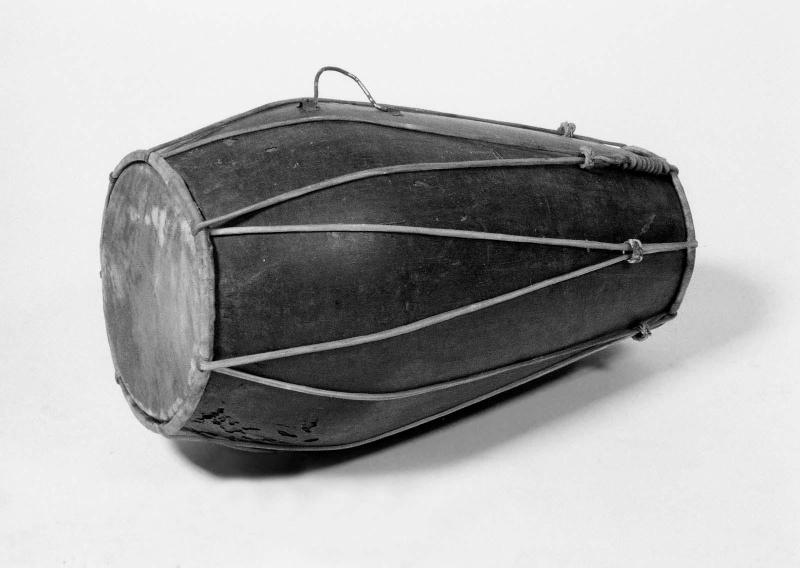 Double-conical drum (kendhang batangan)