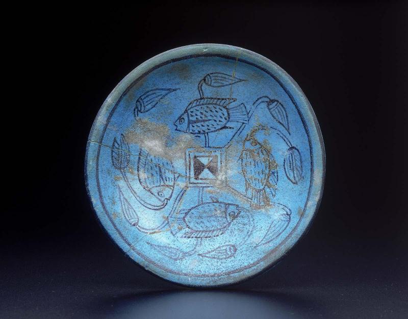 Bowl with fish and lotuses