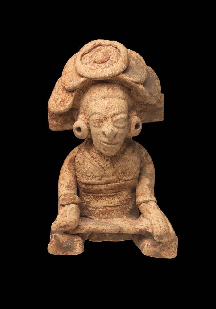 Seated male effigy