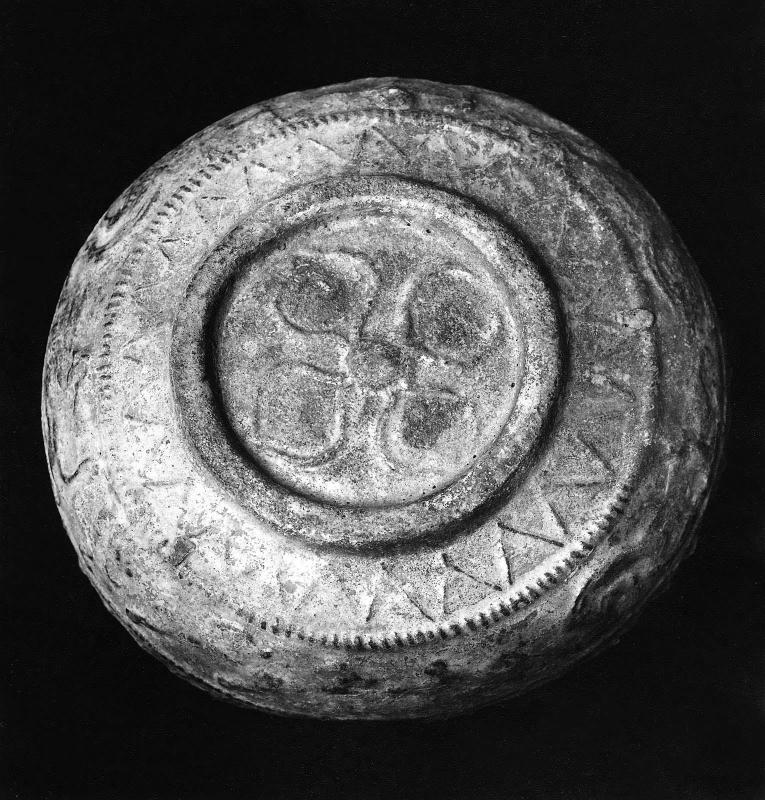 Covered jar decorated with green lead glaze