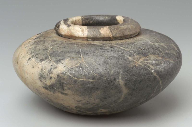 Squat shouldered jar