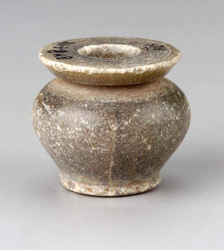 Kohl pot