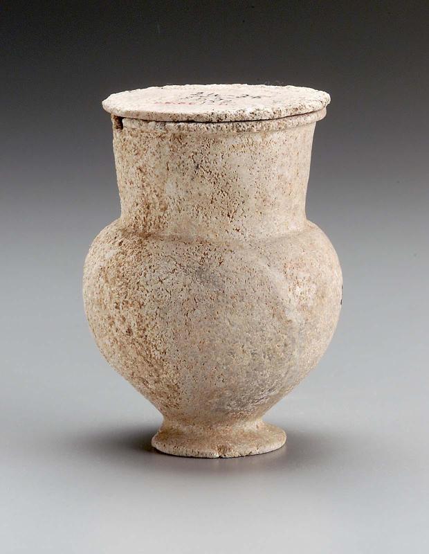 Long-necked footed flask