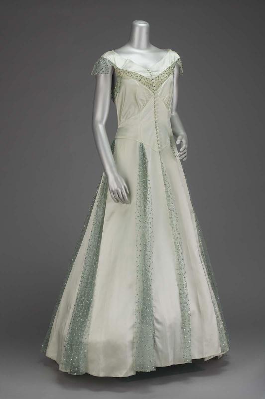 Dress and underskirt (underskirt)