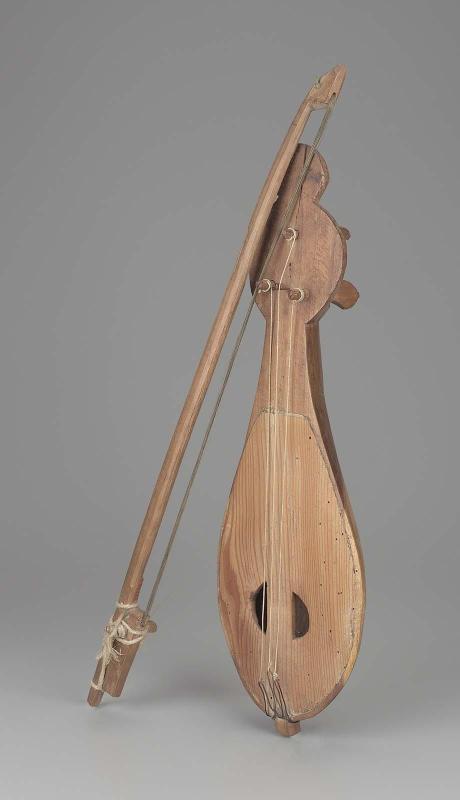 Fiddle (lyra) and bow