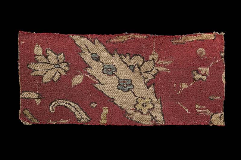 Textile fragment with courtiers and female captives