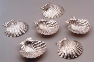 Shell-Shaped Dish