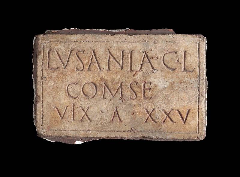 Tablet. (Lusania Comse)