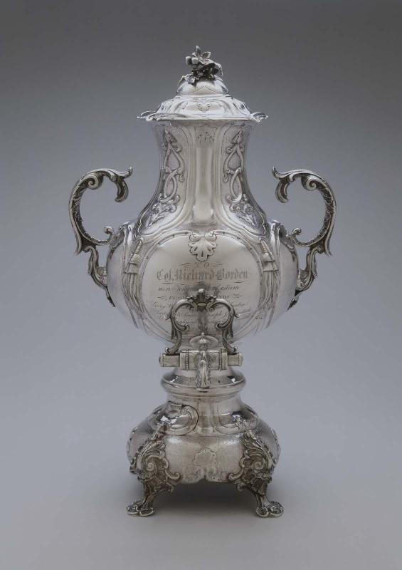 Coffee urn