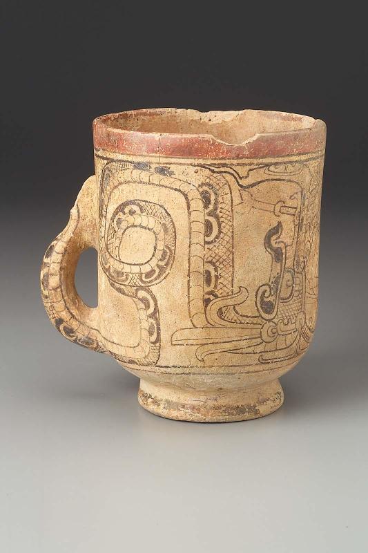 Pedestal cup with handle