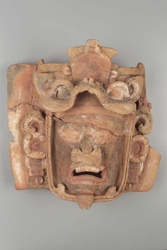 K'iché cache urn fragment