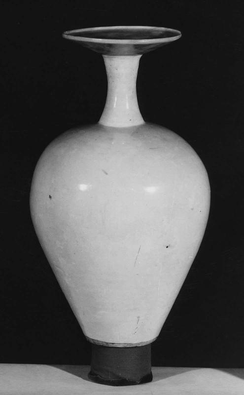 Vase with cup-shaped mouth