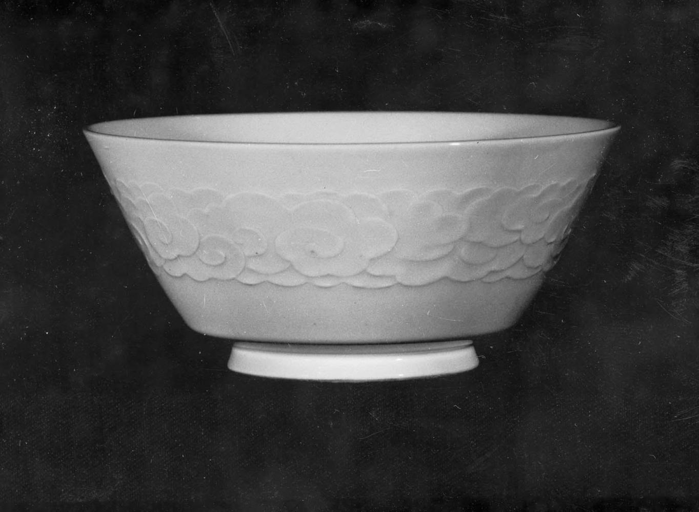 Bowl with a design of clouds