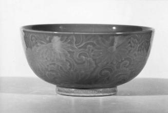 Bowl with a design of chrysanthemum arabesque