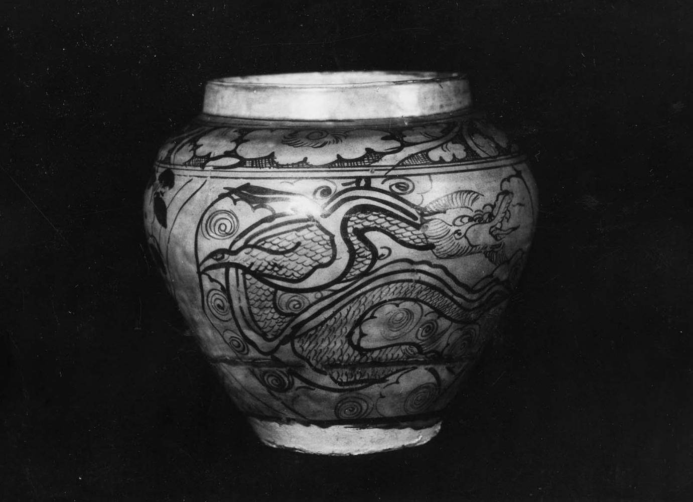 Wine jar with phoenix and dragon designs